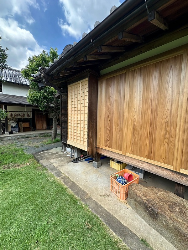 神奈川県横浜市・K様邸　動きの悪くなった木製雨戸の交換・戸袋鏡板交換工事2 (1)