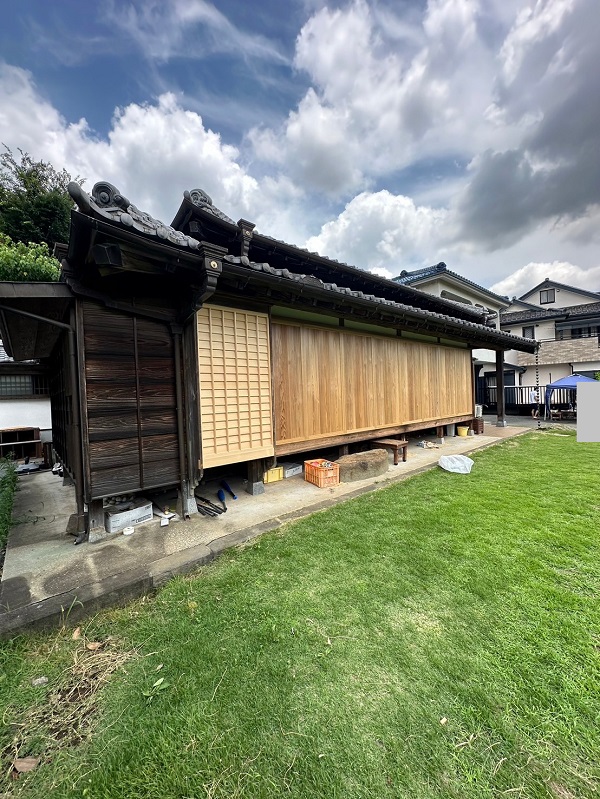 神奈川県横浜市・K様邸　動きの悪くなった木製雨戸の交換・戸袋鏡板交換工事2 (5)