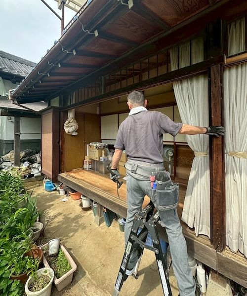 神奈川県横浜市古民家の縁電動シャッター工事-木枠取外し