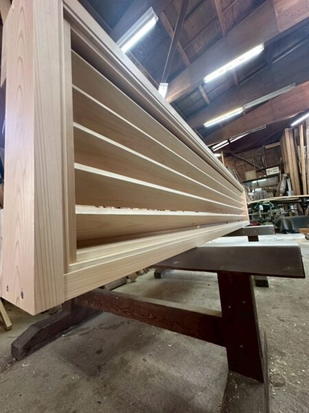 神奈川県横浜市｜マンションエントランスに造作目隠しを設置（宅配BOXルーパー2