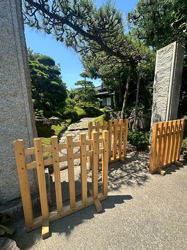 神奈川県横浜市鶴見区・K様邸｜庭門に合わせた木製柵の造作工事_アイキャッチ2