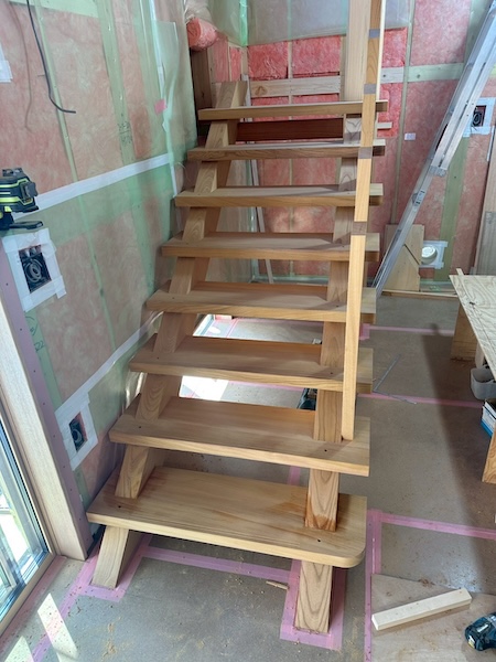 K様邸階段造作中22