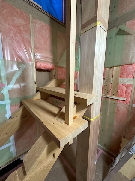 K様邸階段造作中12