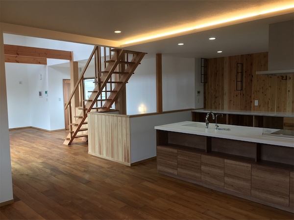 無垢材の家キッチン