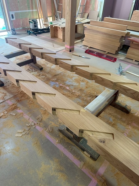 K様邸階段造作中_ささら