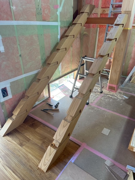 K様邸階段造作中9