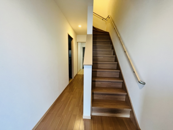 リビング階段と廊下階段-廊下階段