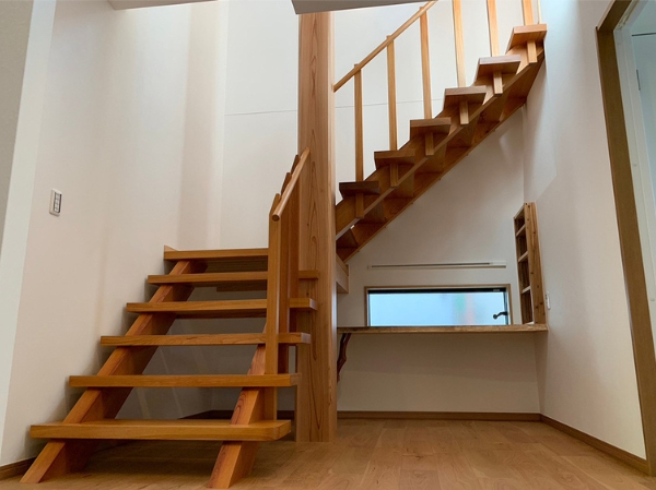 注文住宅で猫と暮らす｜理想の間取りと無垢材が叶える快適な住まい