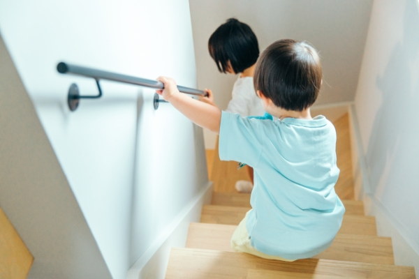 バリアフリー住宅とは？家族みんなが安心して暮らせる住まいづくり-階段