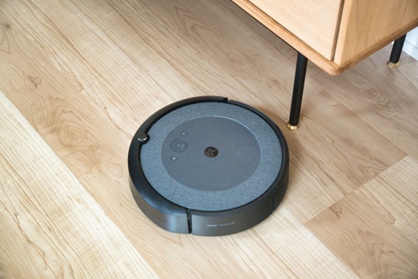 注文住宅で掃除しやすい家をつくる!間取り・素材・建具の工夫-ロボット掃除機