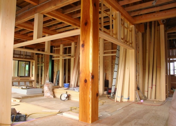 無垢材は床だけじゃない!注文住宅で楽しむ木の取り入れ方と魅力-大黒柱
